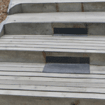 5 wskazówek jak zamontować drewniane schody na betonie