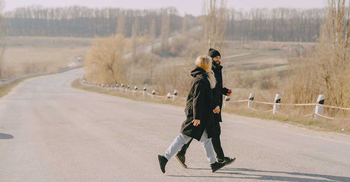 Bezpieczeństwo dzieci na pierwszym miejscu: Dlaczego znaki ostrzegawcze powinny unikać przyciągania uwagi najmłodszych